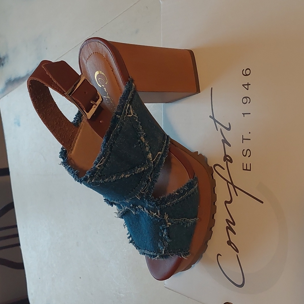 Comort platform blue jean sandals sz 7